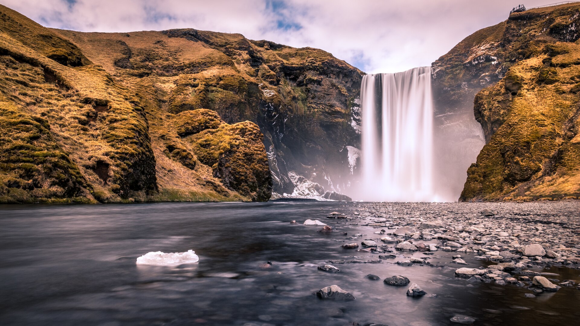 Skógafoss in Island, aufgenommen im April 2017